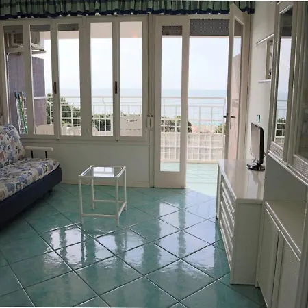 Very Nice Studio With Seaview Terrace Close To The Beach *