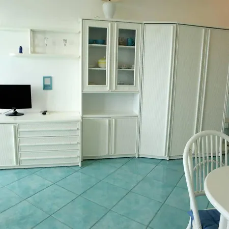 Very Nice Studio With Seaview Terrace Close To The Beach リニャーノ・サッビアドーロ