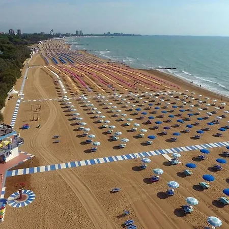 Very Nice Studio With Seaview Terrace Close To The Beach Lignano Sabbiadoro